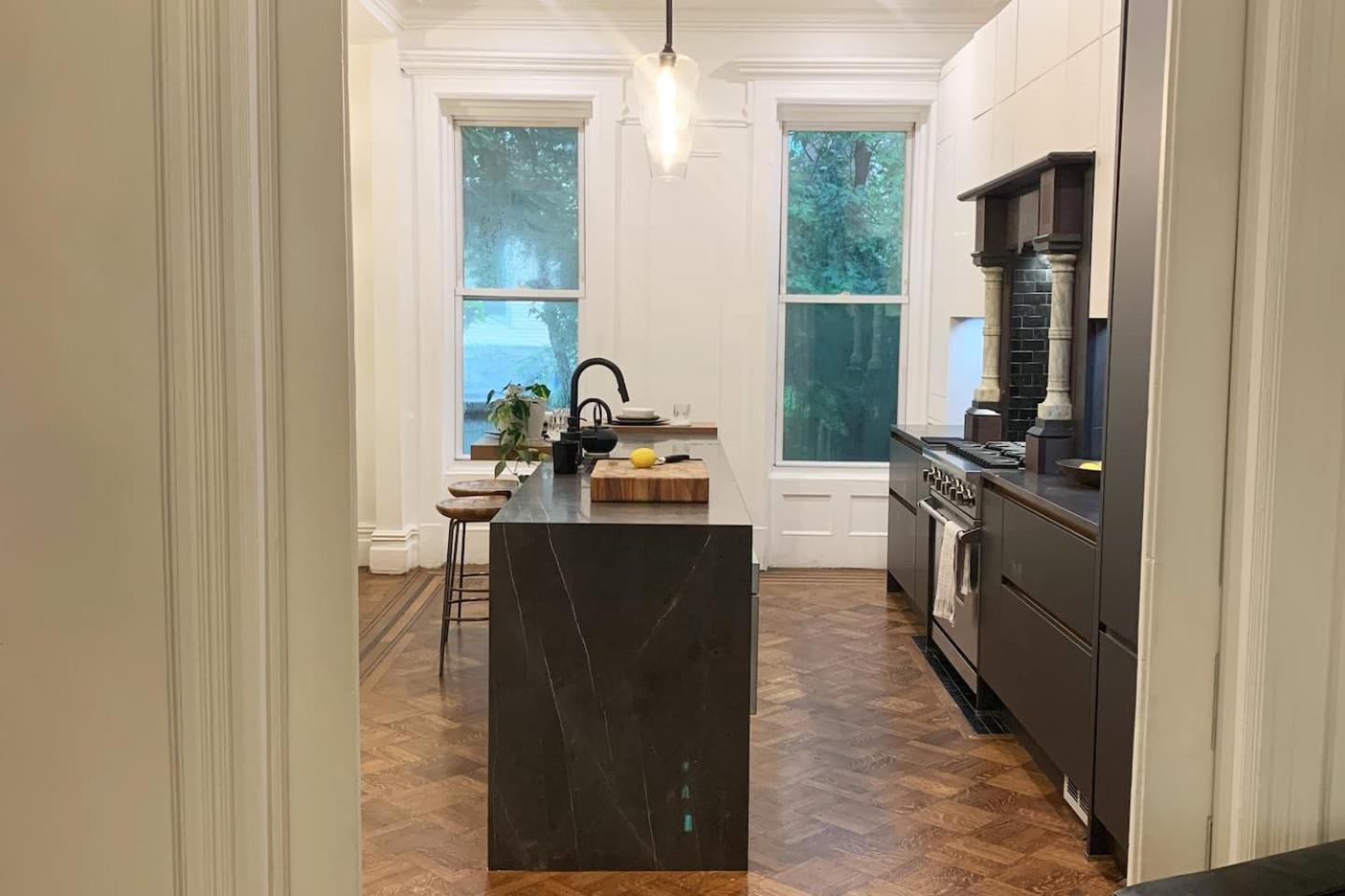 Hospedagem domiciliar Two Story Luxury Brooklyn Brownstone *